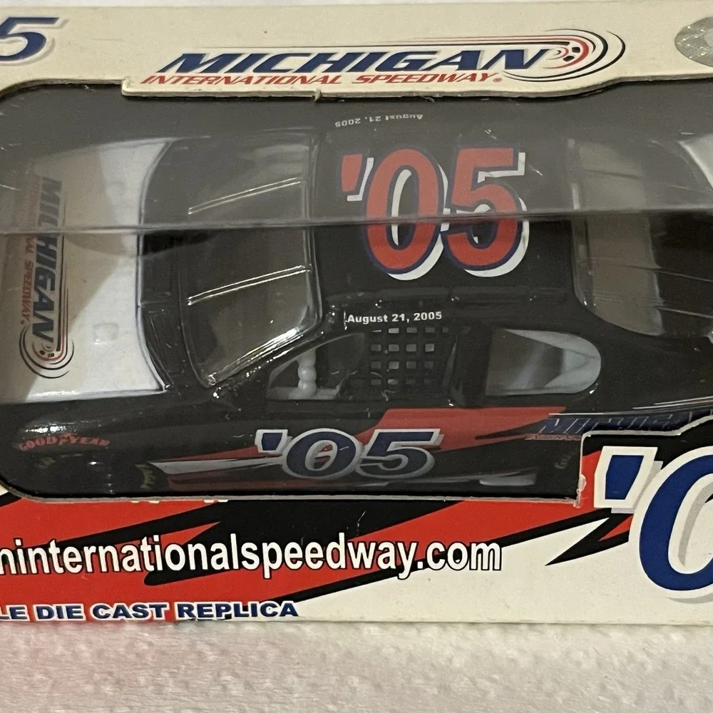2005 Michigan International Speedway Program Car 1:64 Team Caliber Diecast